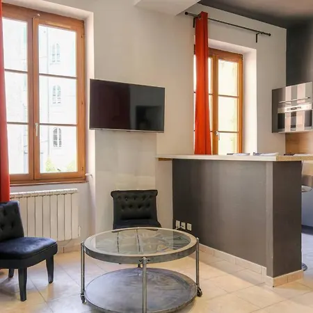 Idealement Situe, Ainay-carnot * Lione