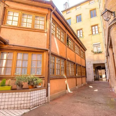 Idealement Situe, Ainay-carnot * Lione